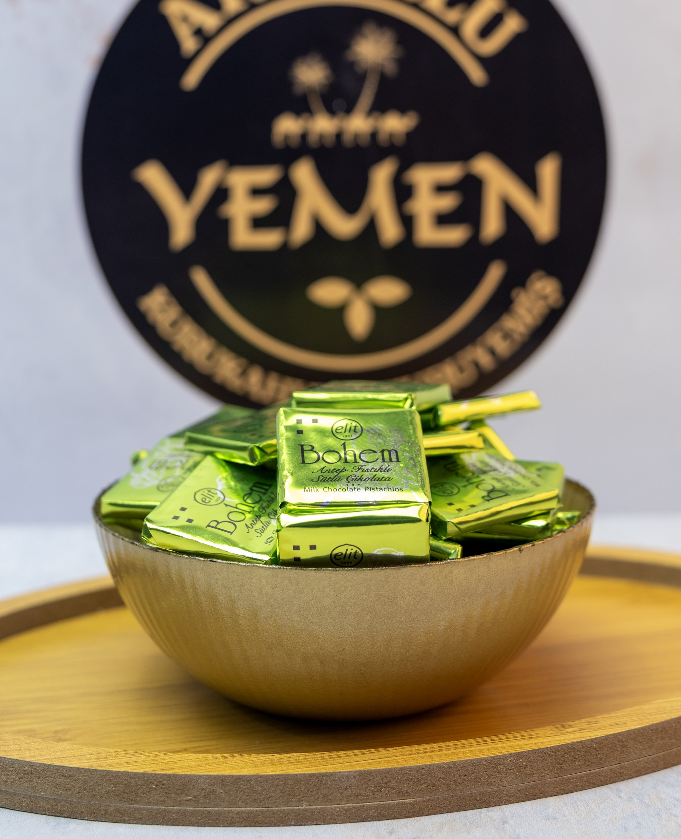 Bohem Antep Fıstıklı Sütlü Madlen Çikolata