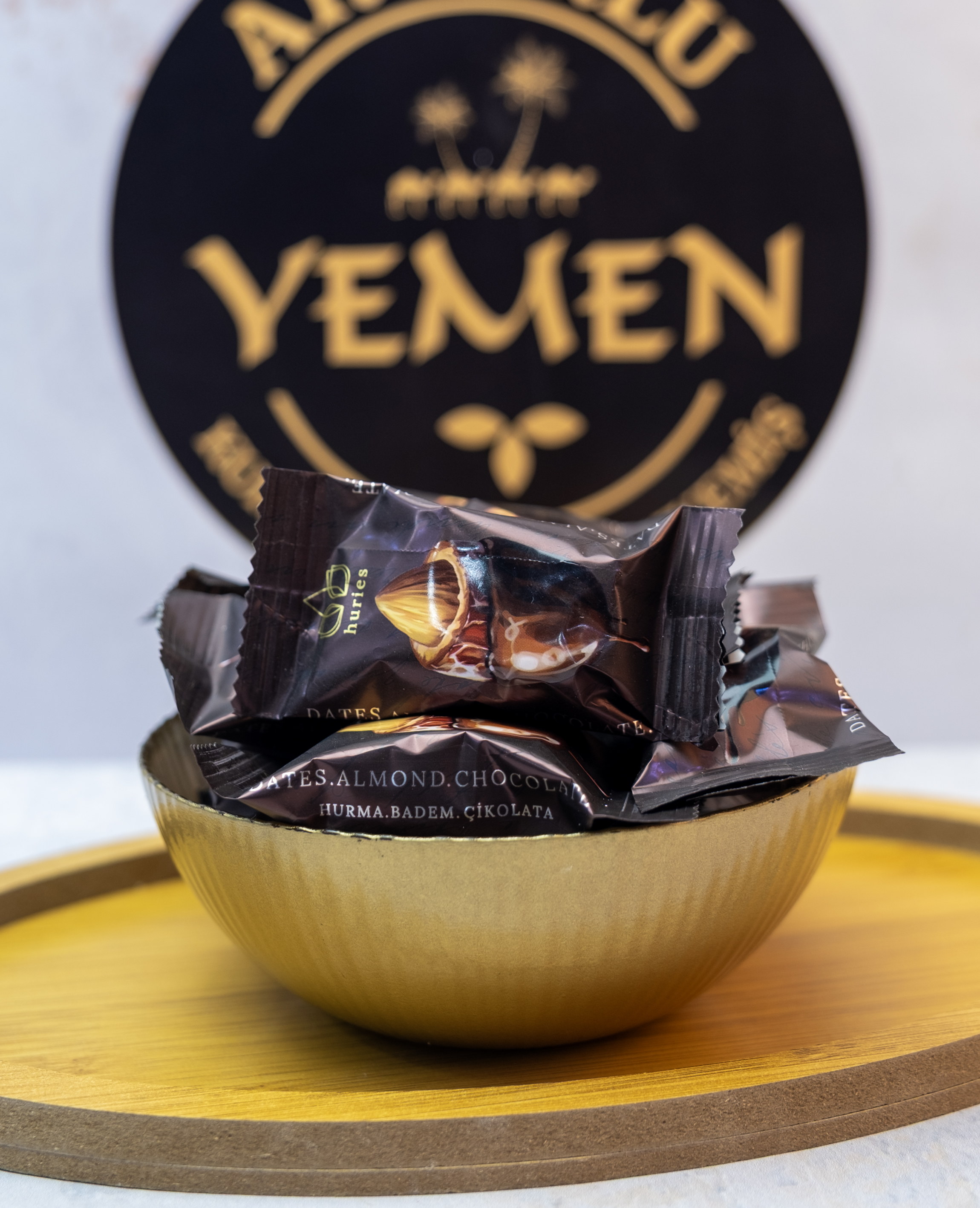 Huries Hurma Dolgulu ve Bademli Sütlü Çikolata