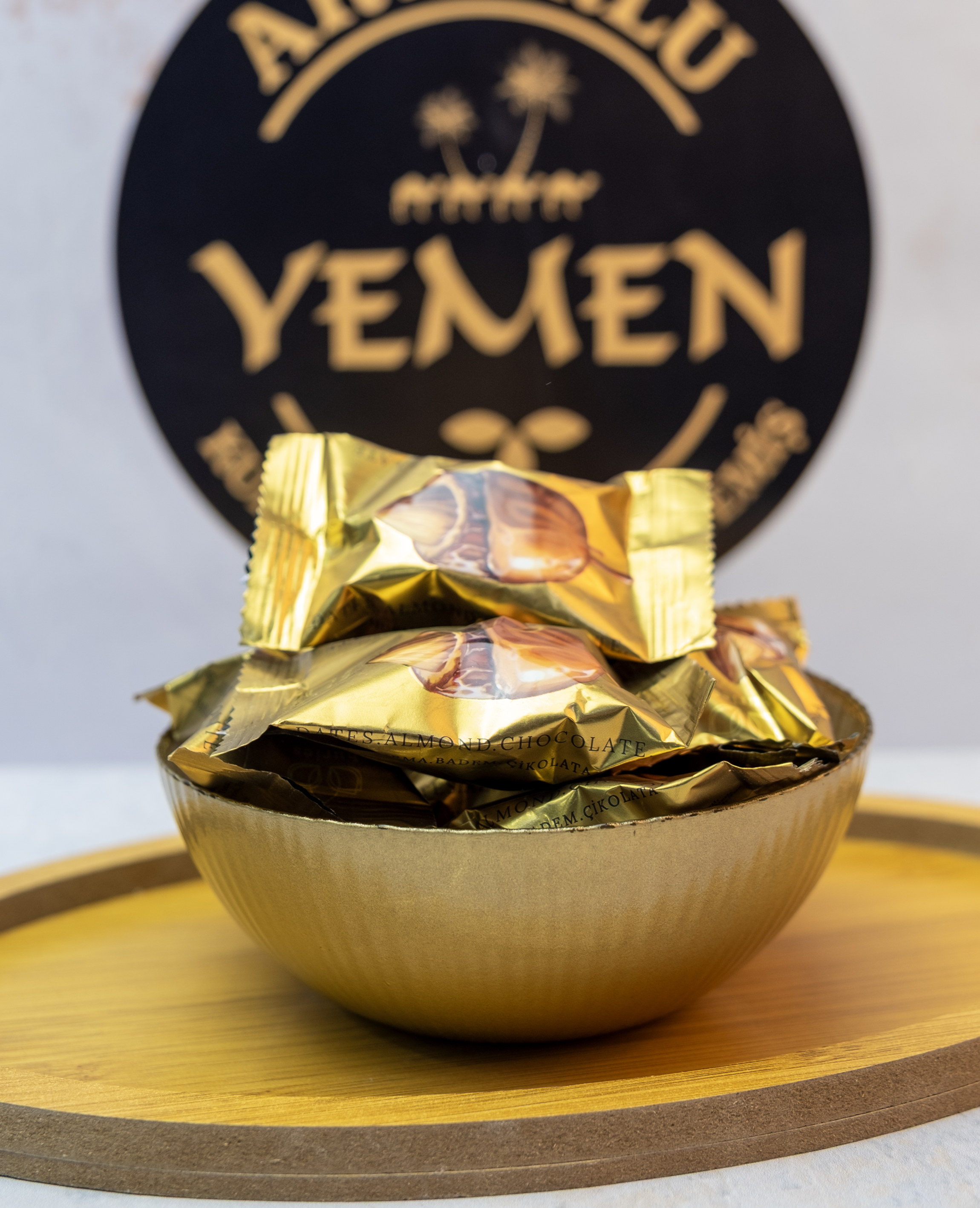 Huries Hurma Dolgulu ve Bademli Karamel Çikolata